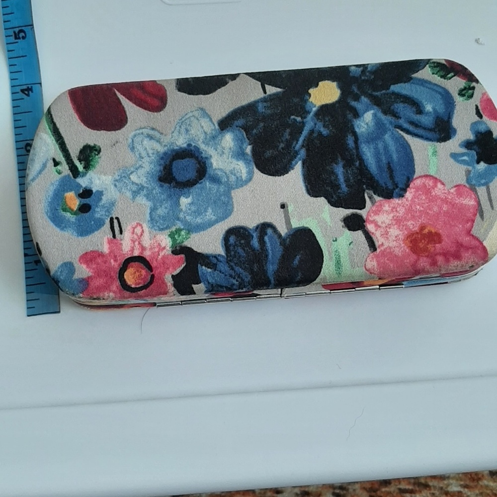Thirty _one hard case wallet